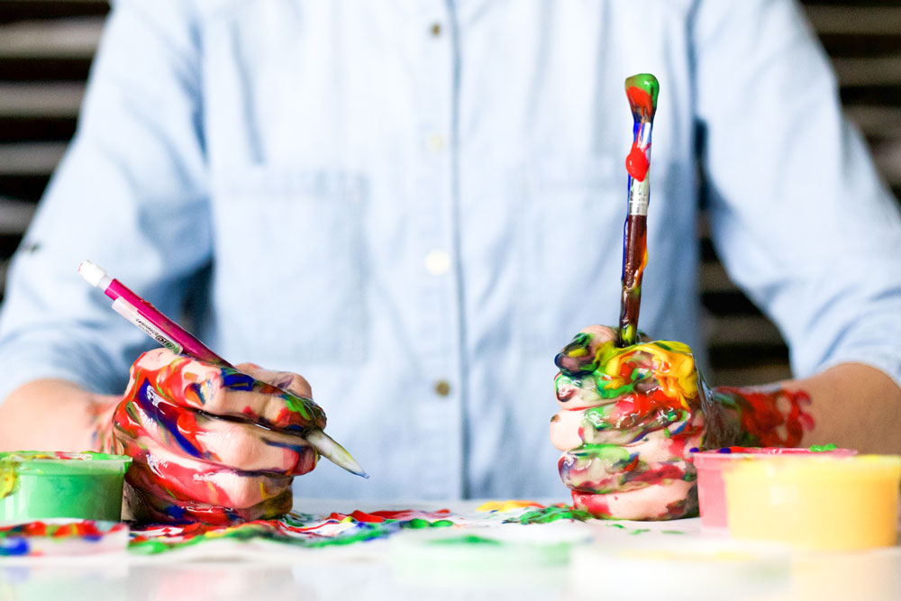 Aprende cómo quitar la pintura acrílica de la ropa seca o húmeda