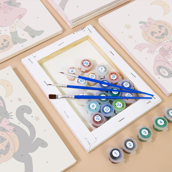 Lienzos numerados, botes de pintura y pinceles del set Sustos en Rosa Pastel